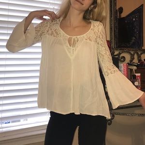 AE Cream and lace crochet blouse top size small